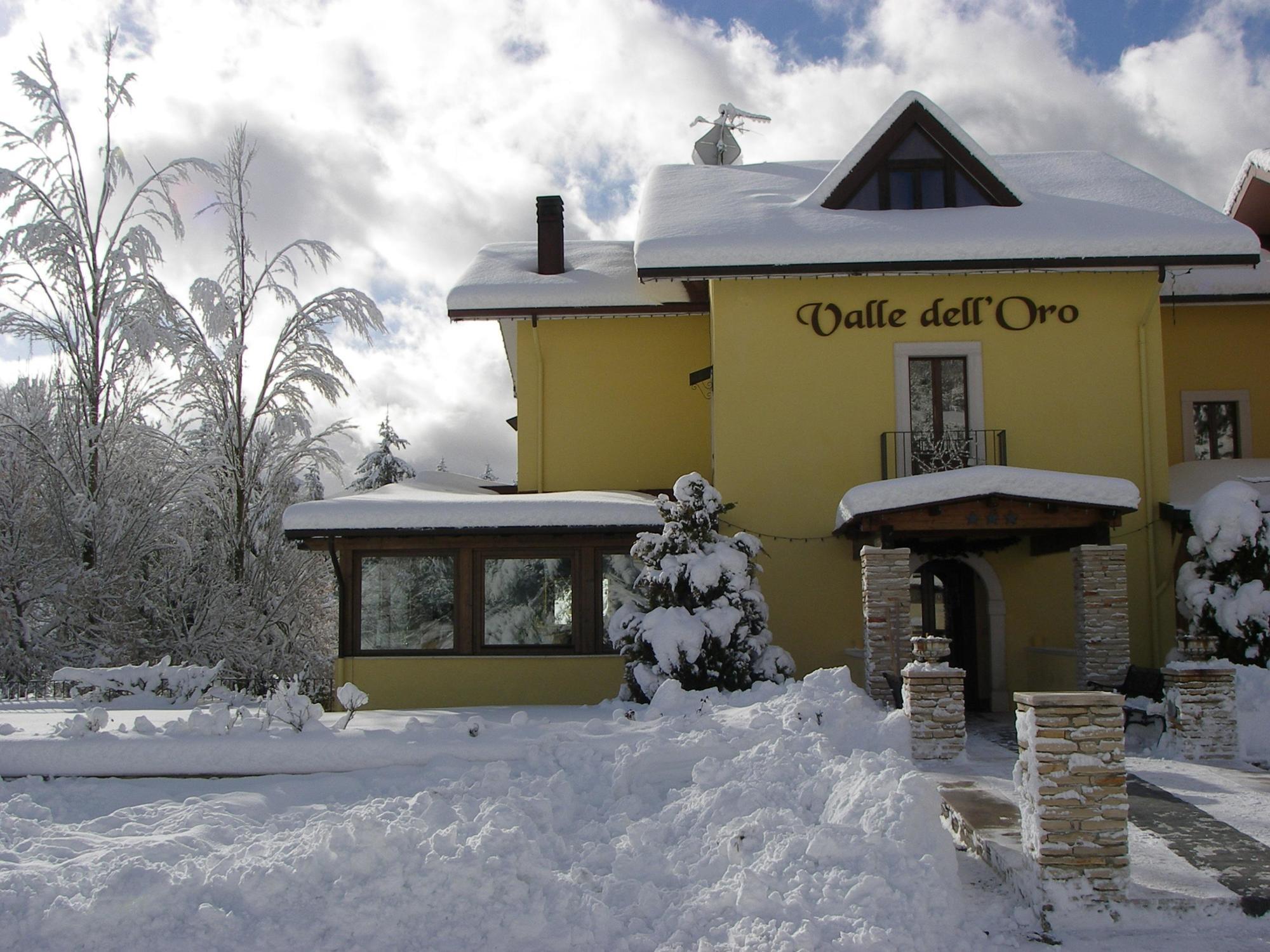 Hotel Valle Dell' Oro Pescasseroli Exterior photo